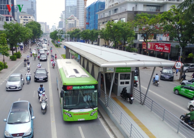  Hà Nội lại đề xuất đường riêng cho xe buýt: Hãy nhìn vào tuyến BRT đang vận hành  - Ảnh 6.