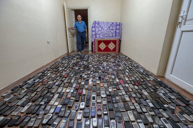 Choáng ngợp với bộ sưu tập điện thoại di động trong 20 năm của người đàn ông Thổ Nhĩ Kỳ - Ảnh 1.