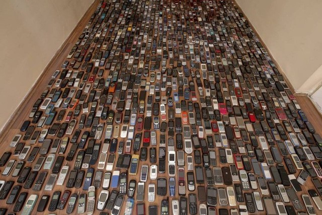 Choáng ngợp với bộ sưu tập điện thoại di động trong 20 năm của người đàn ông Thổ Nhĩ Kỳ - Ảnh 2.