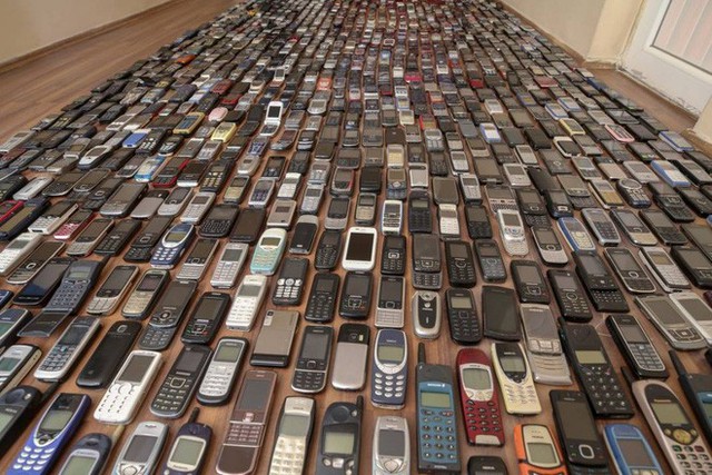 Choáng ngợp với bộ sưu tập điện thoại di động trong 20 năm của người đàn ông Thổ Nhĩ Kỳ - Ảnh 3.
