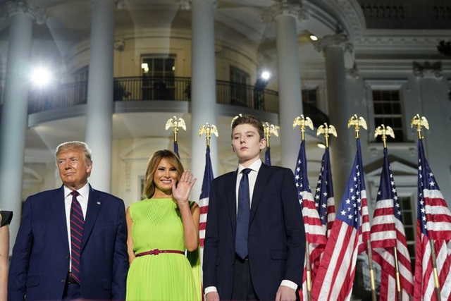 Từ cậu bé đầu tiên chuyển đến sống ở Nhà Trắng, trong 4 năm nhiệm kỳ của bố, Barron Trump đã thu hút sự chú ý của thế giới như thế nào? - Ảnh 15.
