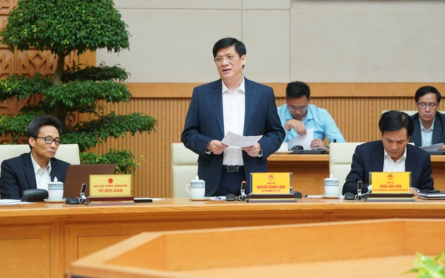 Bộ trưởng Bộ Y tế Nguyễn Thanh Long phát biểu tại cuộc họp Thường trực Chính phủ nghe Ban chỉ đạo quốc gia về phòng chống COVID-19 báo cáo tình hình và các biện pháp phòng chống, chiều 1/12.