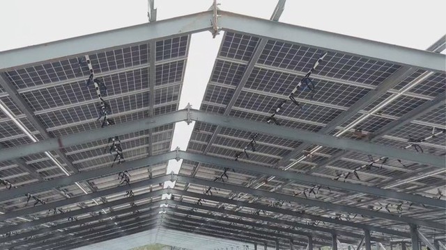 Kỳ lạ làm trang trại ‘điện mặt trời’ tại TT-Huế: Áp mái lên hàng loạt nhà... không mái - Ảnh 1.