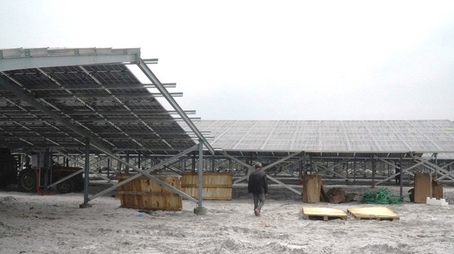  Kỳ lạ làm trang trại ‘điện mặt trời’ tại TT-Huế: Áp mái lên hàng loạt nhà... không mái  - Ảnh 7.