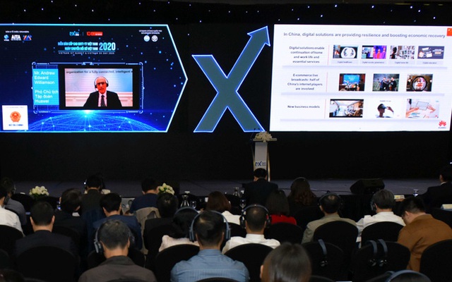 Đại diện Huawei chia sẻ trực tuyến tại Diễn đàn cấp cao CNTT-TT Việt Nam 2020.