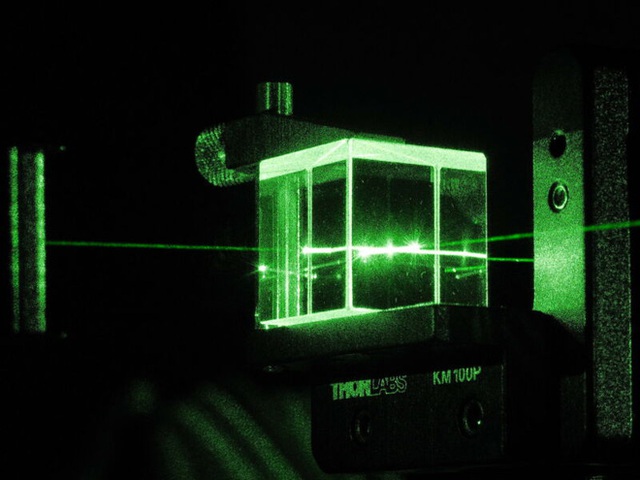 Đây là cách các nhà nghiên cứu Trung Quốc dùng laser tạo ra máy tính lượng tử quang học giải “bài toán 2,6 tỷ năm” trong 4 phút - Ảnh 4. Đây là cách các nhà nghiên cứu Trung Quốc dùng laser tạo ra máy tính lượng tử quang học giải “bài toán 2,6 tỷ năm” trong 4 phút - Ảnh 4.