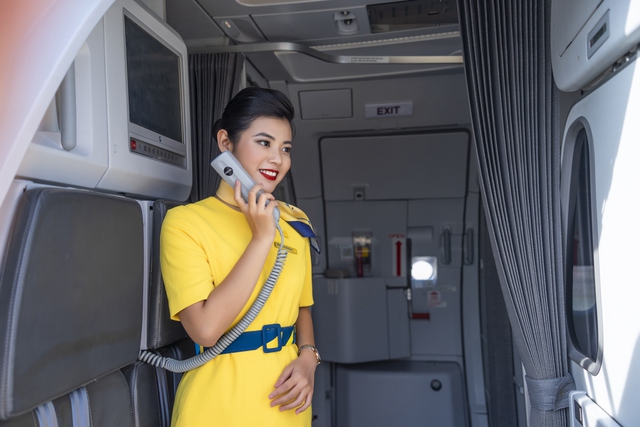 Vietravel Airlines ra mắt nhận diện trang phục và ký hiệu hãng bay: Dùng tông màu chủ đạo vàng – xanh dương giống Vietnam Airines - Ảnh 3.