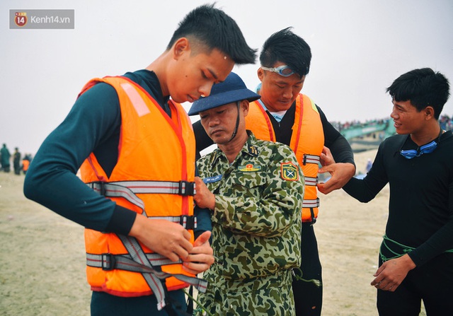 Ảnh: Loạt khoảnh khắc xúc động về những người lính trong suốt 1 năm vất vả, gian nan chống giặc Covid-19, giúp dân vượt bão lũ - Ảnh 28. Ảnh: Loạt khoảnh khắc xúc động về những người lính trong suốt 1 năm vất vả, gian nan chống giặc Covid-19, giúp dân vượt bão lũ - Ảnh 28.