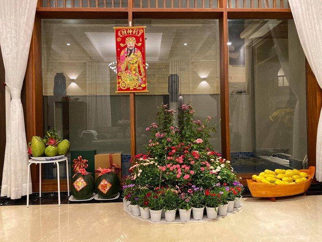 Biệt thự ngập tràn sắc hoa đẹp như trong phim Hàn của diễn viên Quý Bình và người vợ doanh nhân - Ảnh 7.
