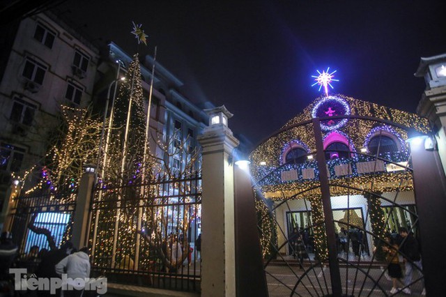 Các nhà thờ lớn ở Hà Nội lung linh trước đêm Giáng sinh - Ảnh 21.