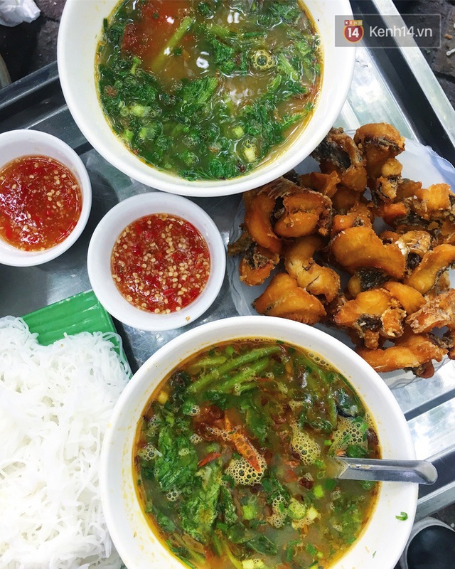 Hàng bún cá chấm nổi tiếng xếp hàng dài cả cây số ngoài Hà Nội bỗng xuất hiện tại Sài Gòn, tưởng là chi nhánh 2 nhưng hoá ra không phải? - Ảnh 2. Hàng bún cá chấm nổi tiếng xếp hàng dài cả cây số ngoài Hà Nội bỗng xuất hiện tại Sài Gòn, tưởng là chi nhánh 2 nhưng hoá ra không phải? - Ảnh 2.