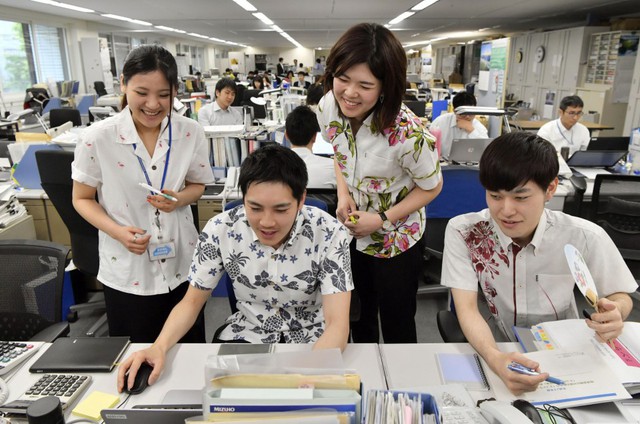 Giới trẻ Nhật Bản ngày càng chán mặc vest, cắm thùng, tiệc tùng rượu bia với đồng nghiệp - Ảnh 1.