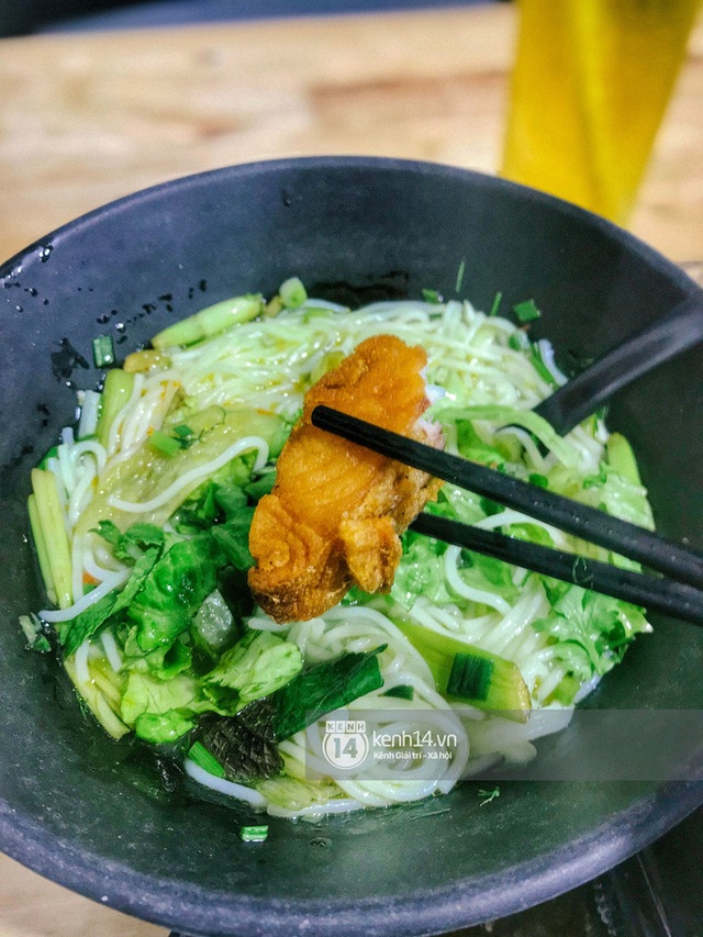 Hàng bún cá chấm nổi tiếng xếp hàng dài cả cây số ngoài Hà Nội bỗng xuất hiện tại Sài Gòn, tưởng là chi nhánh 2 nhưng hoá ra không phải? - Ảnh 13. Hàng bún cá chấm nổi tiếng xếp hàng dài cả cây số ngoài Hà Nội bỗng xuất hiện tại Sài Gòn, tưởng là chi nhánh 2 nhưng hoá ra không phải? - Ảnh 13.