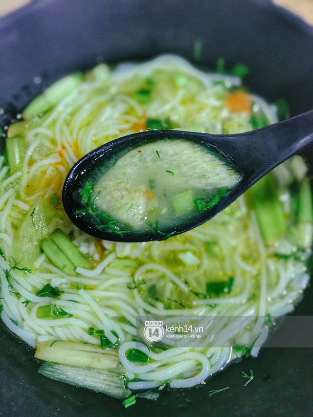 Hàng bún cá chấm nổi tiếng xếp hàng dài cả cây số ngoài Hà Nội bỗng xuất hiện tại Sài Gòn, tưởng là chi nhánh 2 nhưng hoá ra không phải? - Ảnh 14. Hàng bún cá chấm nổi tiếng xếp hàng dài cả cây số ngoài Hà Nội bỗng xuất hiện tại Sài Gòn, tưởng là chi nhánh 2 nhưng hoá ra không phải? - Ảnh 14.