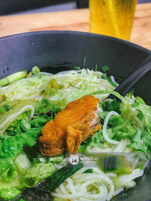 Hàng bún cá chấm nổi tiếng xếp hàng dài cả cây số ngoài Hà Nội bỗng xuất hiện tại Sài Gòn, tưởng là chi nhánh 2 nhưng hoá ra không phải? - Ảnh 16. Hàng bún cá chấm nổi tiếng xếp hàng dài cả cây số ngoài Hà Nội bỗng xuất hiện tại Sài Gòn, tưởng là chi nhánh 2 nhưng hoá ra không phải? - Ảnh 16.