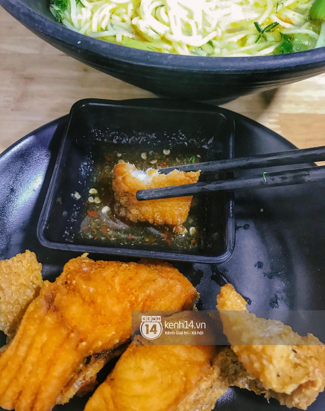 Hàng bún cá chấm nổi tiếng xếp hàng dài cả cây số ngoài Hà Nội bỗng xuất hiện tại Sài Gòn, tưởng là chi nhánh 2 nhưng hoá ra không phải? - Ảnh 10. Hàng bún cá chấm nổi tiếng xếp hàng dài cả cây số ngoài Hà Nội bỗng xuất hiện tại Sài Gòn, tưởng là chi nhánh 2 nhưng hoá ra không phải? - Ảnh 10.