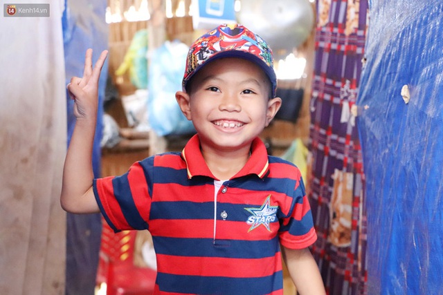 Lời khẩn cầu của bé trai 8 tuổi mắc bệnh lạ, phải cắt bỏ ruột: Mỗi lần chảy máu nó bắn ra ngoài, con sợ lắm… - Ảnh 18. Lời khẩn cầu của bé trai 8 tuổi mắc bệnh lạ, phải cắt bỏ ruột: Mỗi lần chảy máu nó bắn ra ngoài, con sợ lắm… - Ảnh 18.