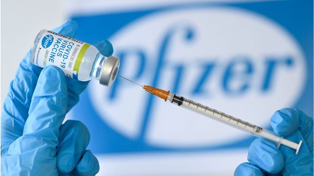 Châu Âu chỉ trích Anh vì thông qua vaccine chống dịch Covid-19 quá vội vã - Ảnh 1.