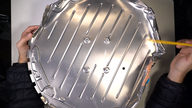 Mổ bụng chảo vệ tinh Đĩa Thị Mặt Mẹt của Starlink: toàn là chip do SpaceX tự sản xuất, có dàn ăng-ten tí hon hướng lên trời tự động dò vệ tinh để bắt sóng - Ảnh 12.
