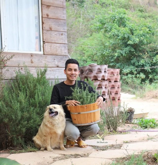 The boy who dropped out of studying abroad came back to Da Lat to build a lovely wooden house, farm and tell his own youth story - Photo 29.