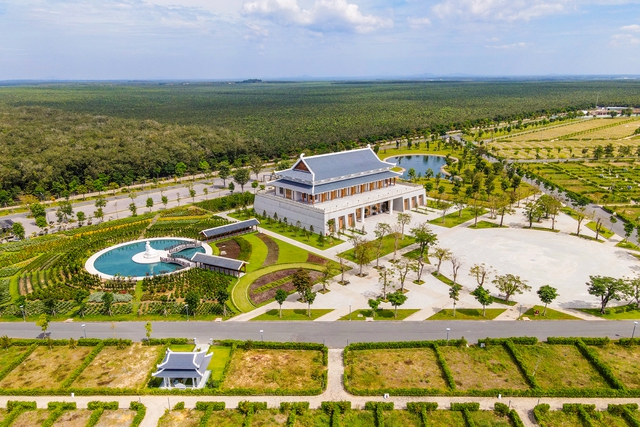  Cận cảnh hoa viên nghĩa trang hơn 2.000 tỷ đồng, có cảnh quan đẹp bậc nhất Việt Nam - Ảnh 1.