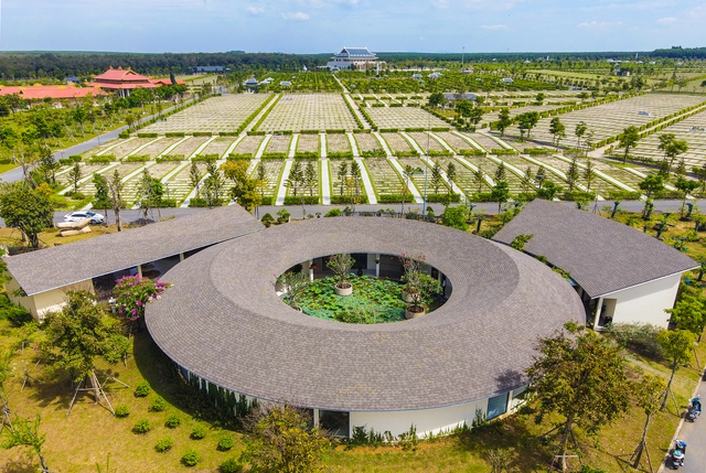  Cận cảnh hoa viên nghĩa trang hơn 2.000 tỷ đồng, có cảnh quan đẹp bậc nhất Việt Nam - Ảnh 4.