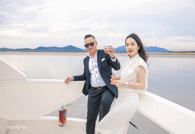 Phu nhân kín tiếng nhà Chương Tailor tiết lộ áp lực khi làm vợ ông trùm thời trang, tiền và phong cách không thiếu nhưng làm sao tạo ra bản ngã của riêng mình!? - Ảnh 1. Phu nhân kín tiếng nhà Chương Tailor tiết lộ áp lực khi làm vợ ông trùm thời trang, tiền và phong cách không thiếu nhưng làm sao tạo ra bản ngã của riêng mình!? - Ảnh 1.
