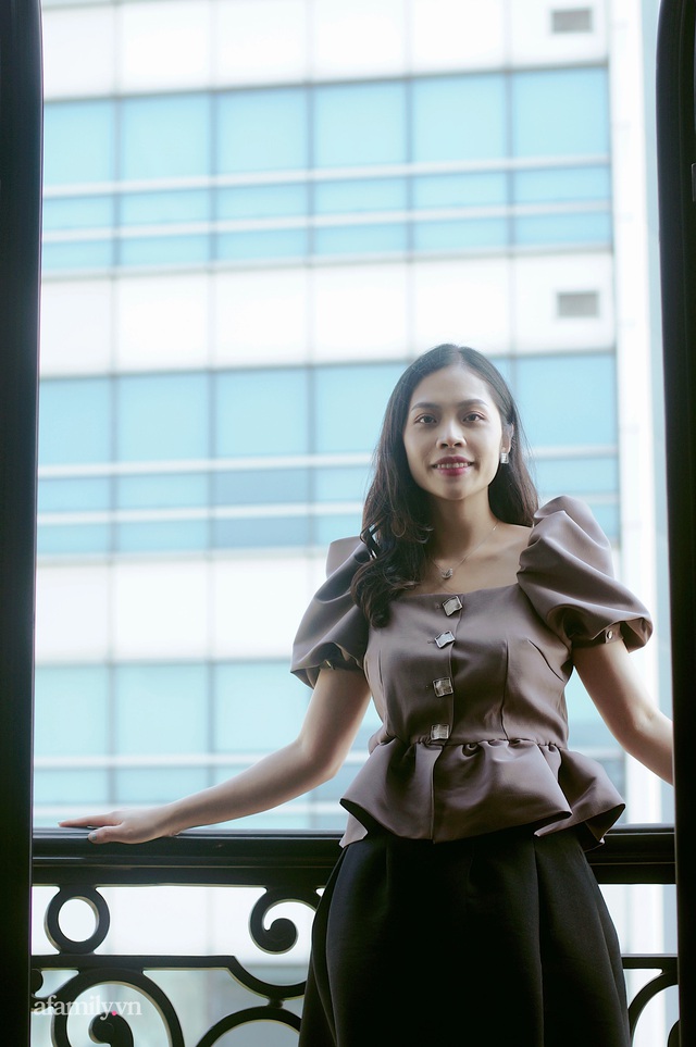 Phu nhân kín tiếng nhà Chương Tailor tiết lộ áp lực khi làm vợ ông trùm thời trang, tiền và phong cách không thiếu nhưng làm sao tạo ra bản ngã của riêng mình!? - Ảnh 12. Phu nhân kín tiếng nhà Chương Tailor tiết lộ áp lực khi làm vợ ông trùm thời trang, tiền và phong cách không thiếu nhưng làm sao tạo ra bản ngã của riêng mình!? - Ảnh 12.