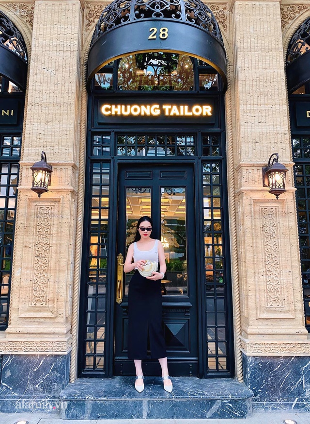 Phu nhân kín tiếng nhà Chương Tailor tiết lộ áp lực khi làm vợ ông trùm thời trang, tiền và phong cách không thiếu nhưng làm sao tạo ra bản ngã của riêng mình!? - Ảnh 15. Phu nhân kín tiếng nhà Chương Tailor tiết lộ áp lực khi làm vợ ông trùm thời trang, tiền và phong cách không thiếu nhưng làm sao tạo ra bản ngã của riêng mình!? - Ảnh 15.
