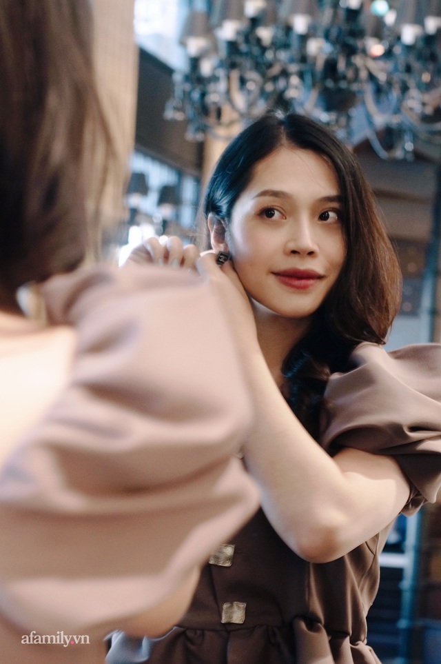 Phu nhân kín tiếng nhà Chương Tailor tiết lộ áp lực khi làm vợ ông trùm thời trang, tiền và phong cách không thiếu nhưng làm sao tạo ra bản ngã của riêng mình!? - Ảnh 10. Phu nhân kín tiếng nhà Chương Tailor tiết lộ áp lực khi làm vợ ông trùm thời trang, tiền và phong cách không thiếu nhưng làm sao tạo ra bản ngã của riêng mình!? - Ảnh 10.