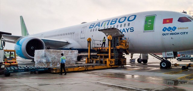 Cận cảnh chuyến bay đặc biệt của Bamboo Airways đưa công dân Séc và châu Âu hồi hương - Ảnh 3.