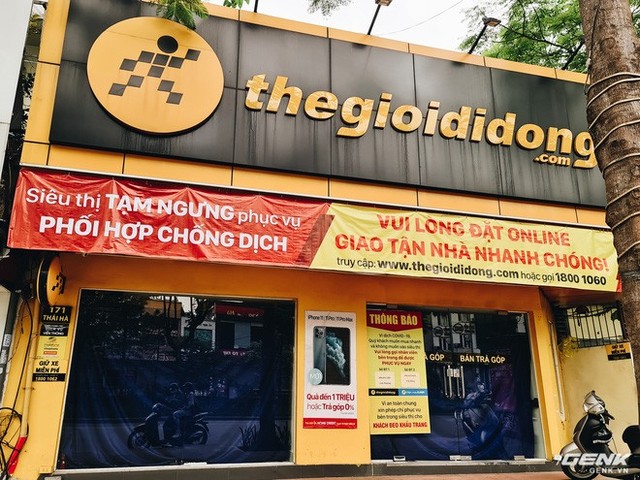 Cửa hàng kinh doanh điện thoại lớn nhỏ đóng cửa vì dịch, chuyển sang bán online - Ảnh 1. Cửa hàng kinh doanh điện thoại lớn nhỏ đóng cửa vì dịch, chuyển sang bán online - Ảnh 1.