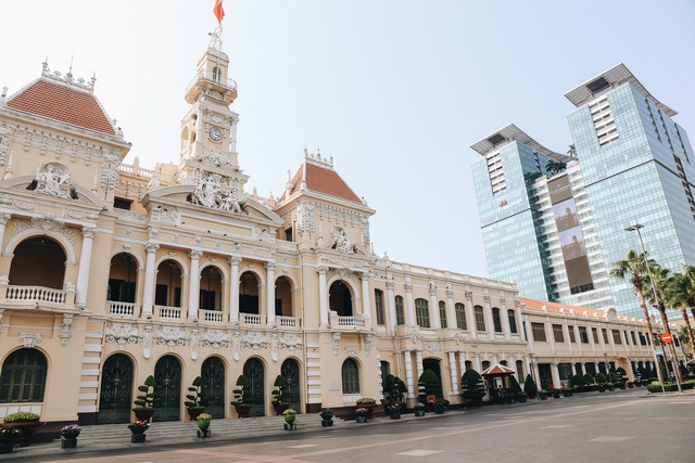 Ngày đầu áp dụng lệnh hạn chế di chuyển: Những điểm vui chơi ở Sài Gòn vắng hoe, chợ Bến Thành không một bóng du khách - Ảnh 2.