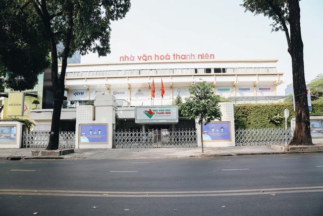 Ngày đầu áp dụng lệnh hạn chế di chuyển: Những điểm vui chơi ở Sài Gòn vắng hoe, chợ Bến Thành không một bóng du khách - Ảnh 7.