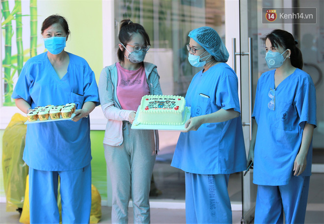 Nụ cười sau lớp khẩu trang của các bác sĩ chữa khỏi 6 ca bệnh Covid-19 ở Đà Nẵng: Tổ quốc gọi, chúng tôi luôn sẵn sàng. Chúng tôi không e sợ! - Ảnh 2.