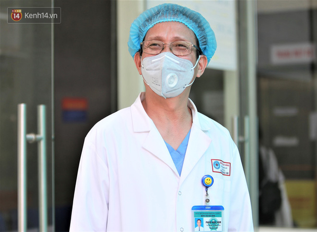 Nụ cười sau lớp khẩu trang của các bác sĩ chữa khỏi 6 ca bệnh Covid-19 ở Đà Nẵng: Tổ quốc gọi, chúng tôi luôn sẵn sàng. Chúng tôi không e sợ! - Ảnh 5.