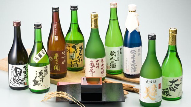 Nhật Bản dùng đồ uống có cồn thay dung dịch khử trùng phòng Covid-19 - Ảnh 1.