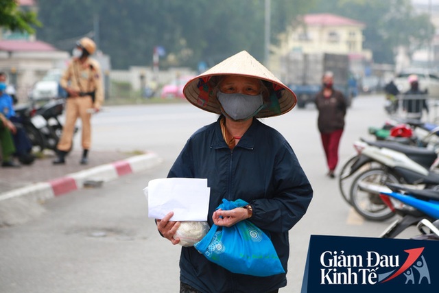 Ảnh: Xuất hiện cây gạo nhận diện bằng khuôn mặt ở Hà Nội, ai đến lấy 2 lần trong ngày bị từ chối ngay - Ảnh 17.