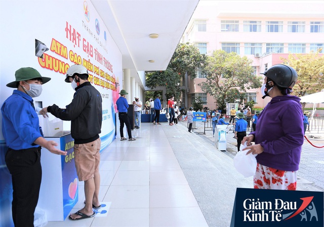 ATM gạo tự động đầu tiên ở Đà Nẵng: Không phân biệt bạn đi xe gì, ai cần cứ đến lấy! - Ảnh 1.