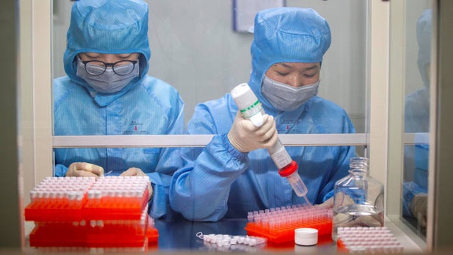 Trung Quốc thử nghiệm trên người loại vắc-xin COVID-19 thứ ba, hi vọng sẽ chống lại tất cả biến thể SARS-CoV-2 - Ảnh 2.