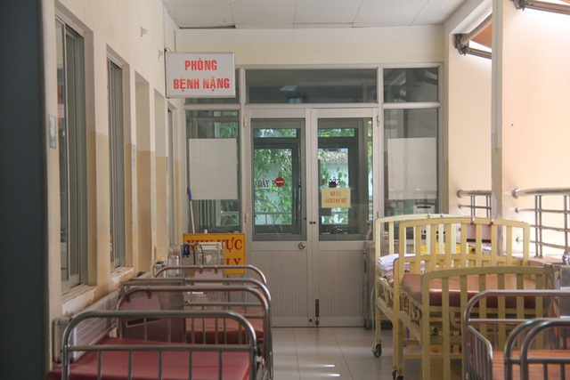 BV Bệnh Nhiệt đới TP.HCM: Phim phổi nam phi công người Anh mờ cả 2 bên, đông đặc toàn bộ bên phải - Ảnh 2. BV Bệnh Nhiệt đới TP.HCM: Phim phổi nam phi công người Anh mờ cả 2 bên, đông đặc toàn bộ bên phải - Ảnh 2.