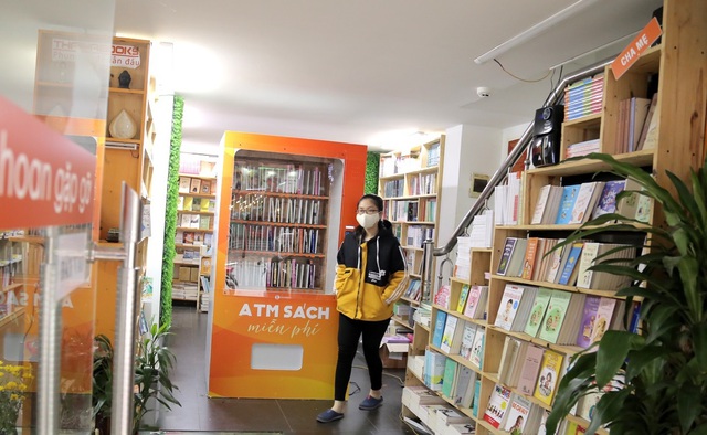 ATM sách đầu tiên ở Hà Nội - lan toả văn hoá đọc và sự sẻ chia tri thức hoàn toàn miễn phí - Ảnh 2.