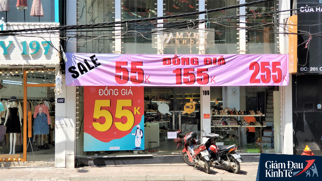  Phố thời trang Hà Nội rợp biển giảm giá sốc 80%, hàng công nghệ rậm rịch hạ nhiệt - Ảnh 5.