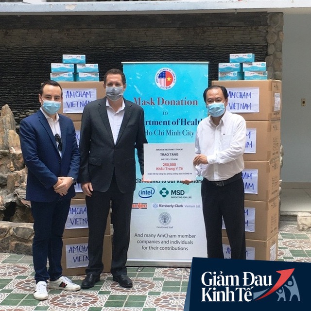Hiệp hội các doanh nghiệp Mỹ tại Việt Nam ủng hộ 250.000 khẩu trang chống dịch Covid-19 cho ngành y tế Tp. Hồ Chí Minh - Ảnh 1.