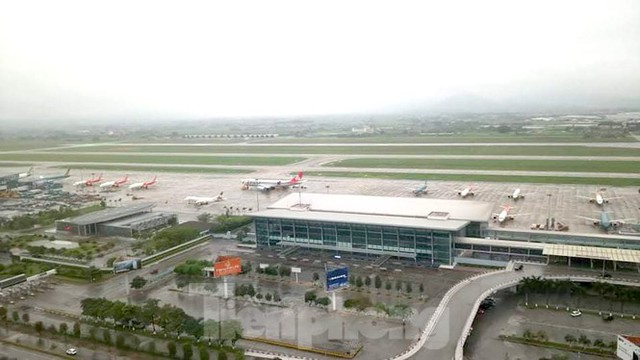 Máy bay đỗ la liệt sân bay Nội Bài, Tân Sơn Nhất do dịch COVID-19 - Ảnh 9.