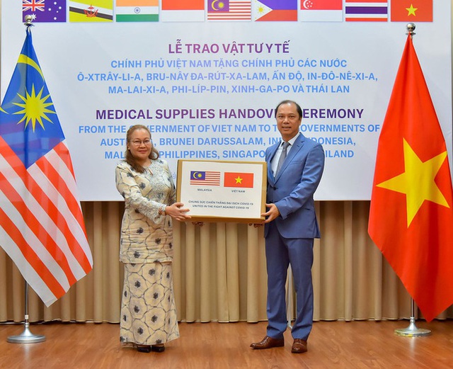  Việt Nam hỗ trợ trang thiết bị y tế cho 8 nước đang bị dịch Covid-19 - Ảnh 4.