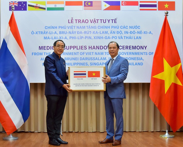  Việt Nam hỗ trợ trang thiết bị y tế cho 8 nước đang bị dịch Covid-19 - Ảnh 6.