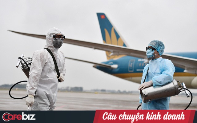 Đằng sau những chuyến bay cứu trợ đồng bào: 2 nhân viên Vietnam Airlines dương tính với Covid-19, nhưng 100% lao động hàng không vẫn sẵn sàng lao vào vùng dịch đón bà con về nước - Ảnh 1. Đằng sau những chuyến bay cứu trợ đồng bào: 2 nhân viên Vietnam Airlines dương tính với Covid-19, nhưng 100% lao động hàng không vẫn sẵn sàng lao vào vùng dịch đón bà con về nước - Ảnh 1.