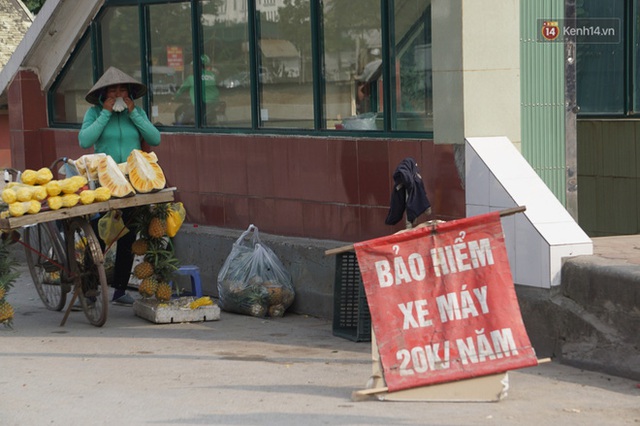 Hà Nội: Người dân đổ xô đi mua bảo hiểm xe máy, nơi bán giá siêu rẻ 20.000đ/ năm mọc lên nhan nhản ở lề đường - Ảnh 5.