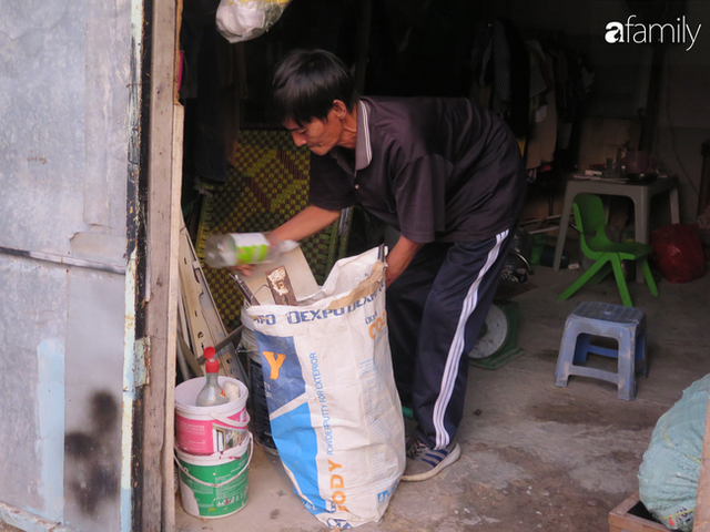 Tâm sự người đàn ông khuyết tật cả 2 tay, ngày ngày bán phế liệu nuôi 2 cháu sinh đôi cùng mẹ già 91 tuổi: Tôi không dám chết - Ảnh 6. Tâm sự người đàn ông khuyết tật cả 2 tay, ngày ngày bán phế liệu nuôi 2 cháu sinh đôi cùng mẹ già 91 tuổi: Tôi không dám chết - Ảnh 6.